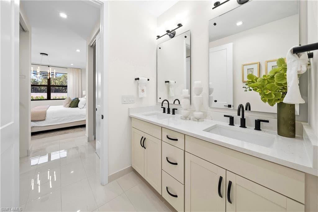 6092 Barbara CIR-22