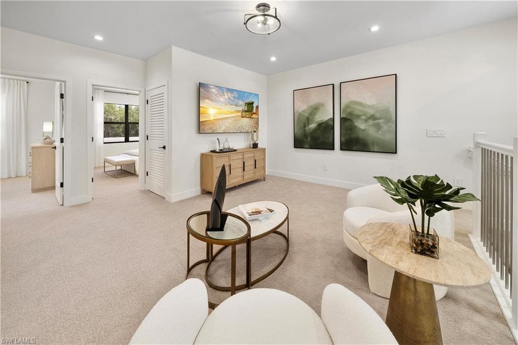 6092 Barbara CIR-25