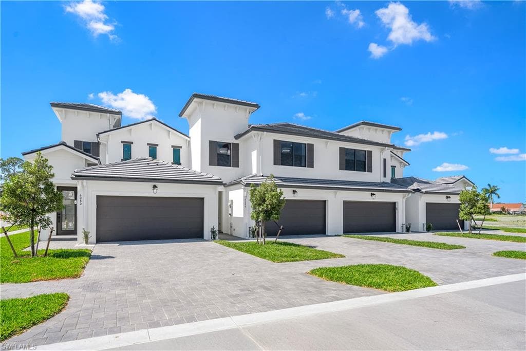 6092 Barbara CIR-17