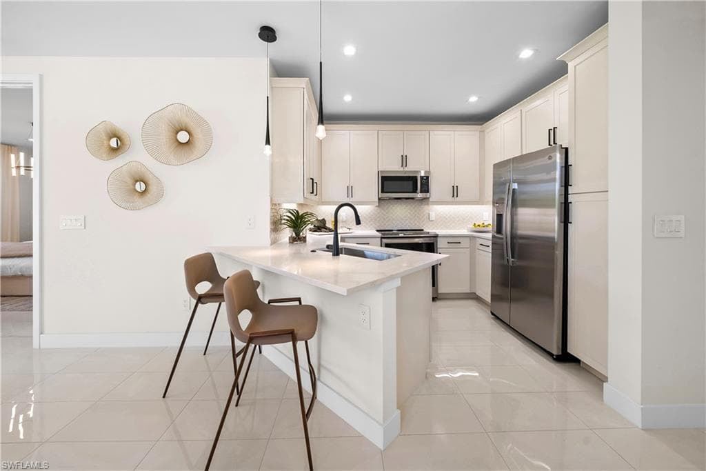 6092 Barbara CIR-10
