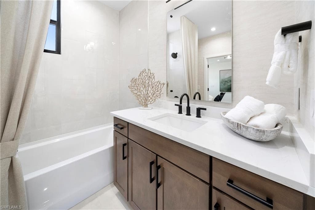 6092 Barbara CIR-28