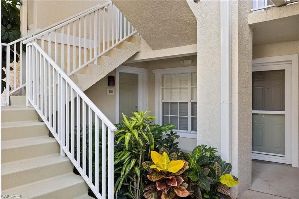 15405 Cedarwood LN # 101, NAPLES FL 34110-1