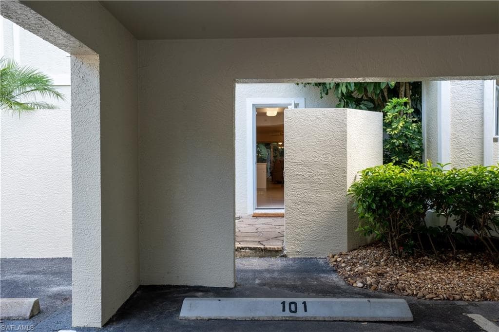 15405 Cedarwood LN # 101, NAPLES FL 34110-15