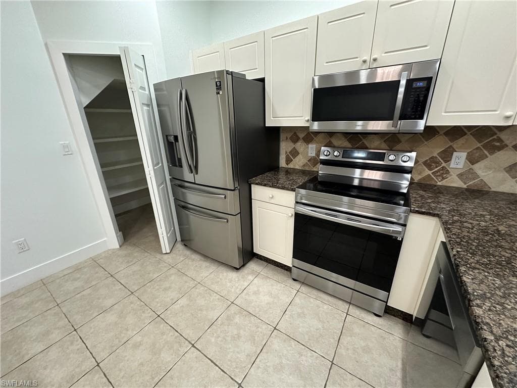 14936 Summit Place CIR # 19, NAPLES FL 34119-4