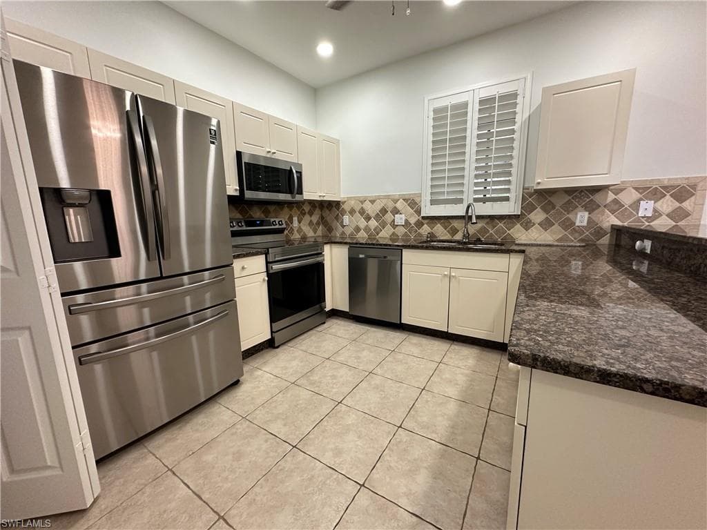 14936 Summit Place CIR # 19, NAPLES FL 34119-3