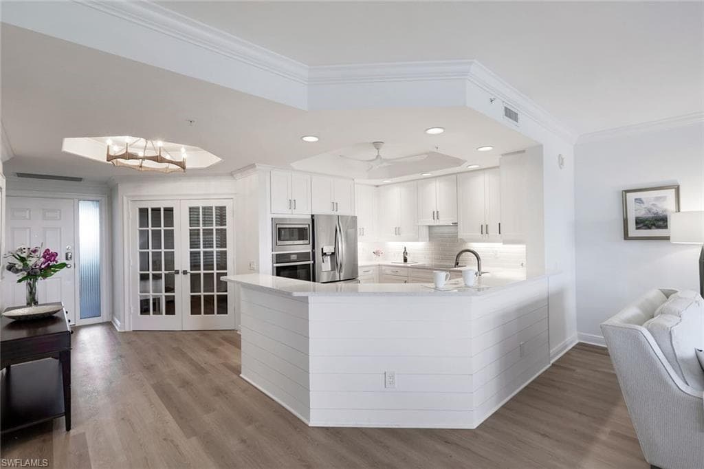 425 Cove Tower DR # 1003, NAPLES FL 34110-9