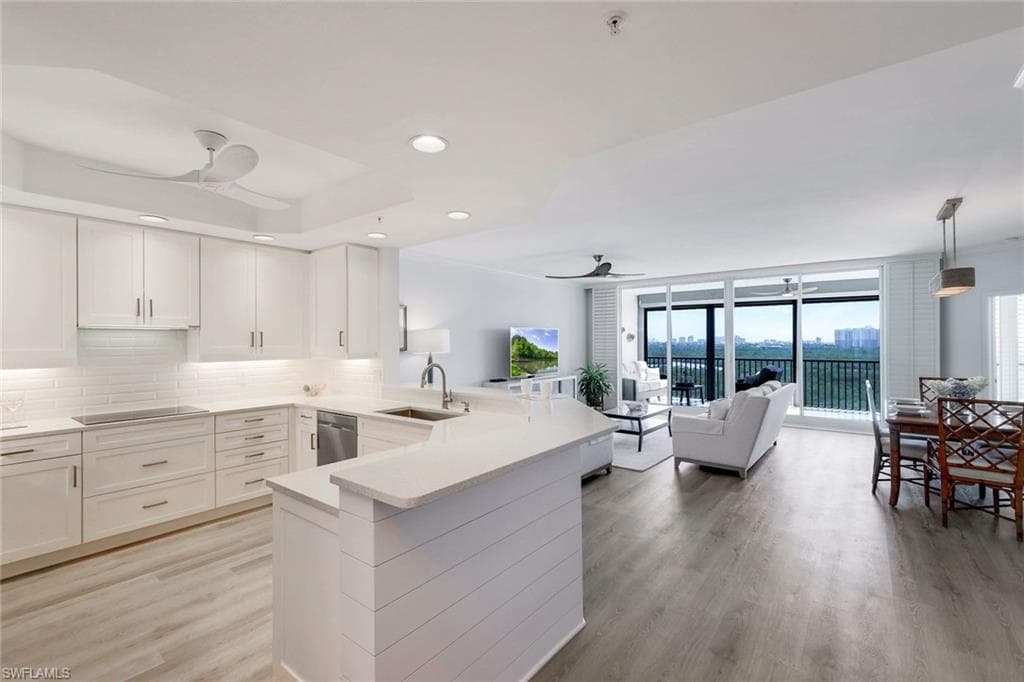 425 Cove Tower DR # 1003, NAPLES FL 34110-10