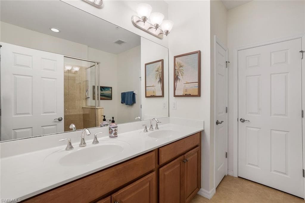 23400 Alamanda DR # 204, ESTERO FL 34135-12