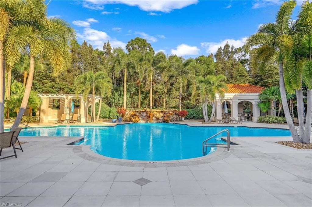 23400 Alamanda DR # 204, ESTERO FL 34135-19