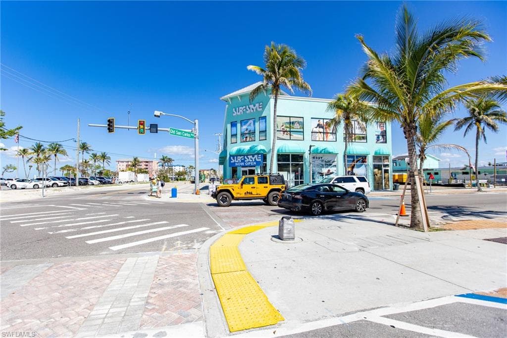 179 Hibiscus DR, FORT MYERS BEACH FL 33931-45