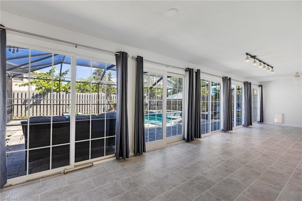 179 Hibiscus DR, FORT MYERS BEACH FL 33931-15