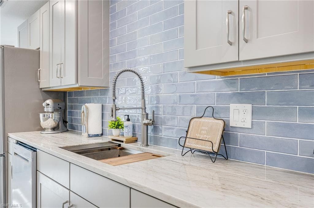 179 Hibiscus DR, FORT MYERS BEACH FL 33931-11