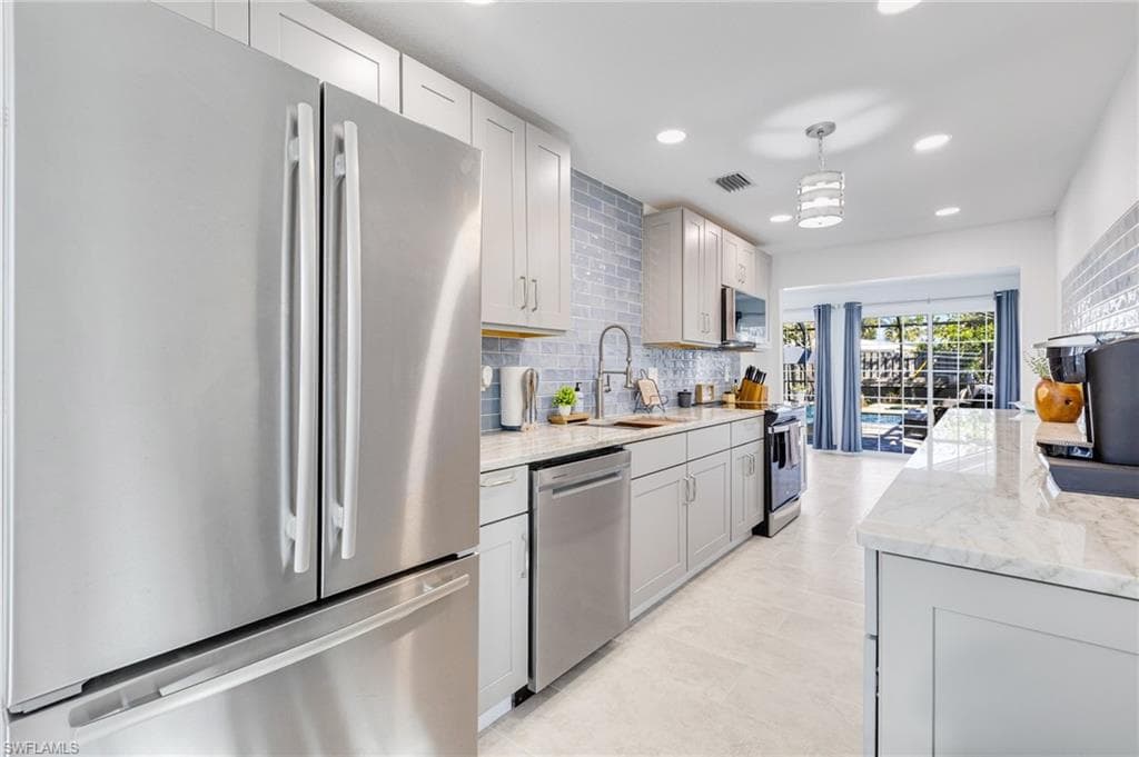 179 Hibiscus DR, FORT MYERS BEACH FL 33931-9