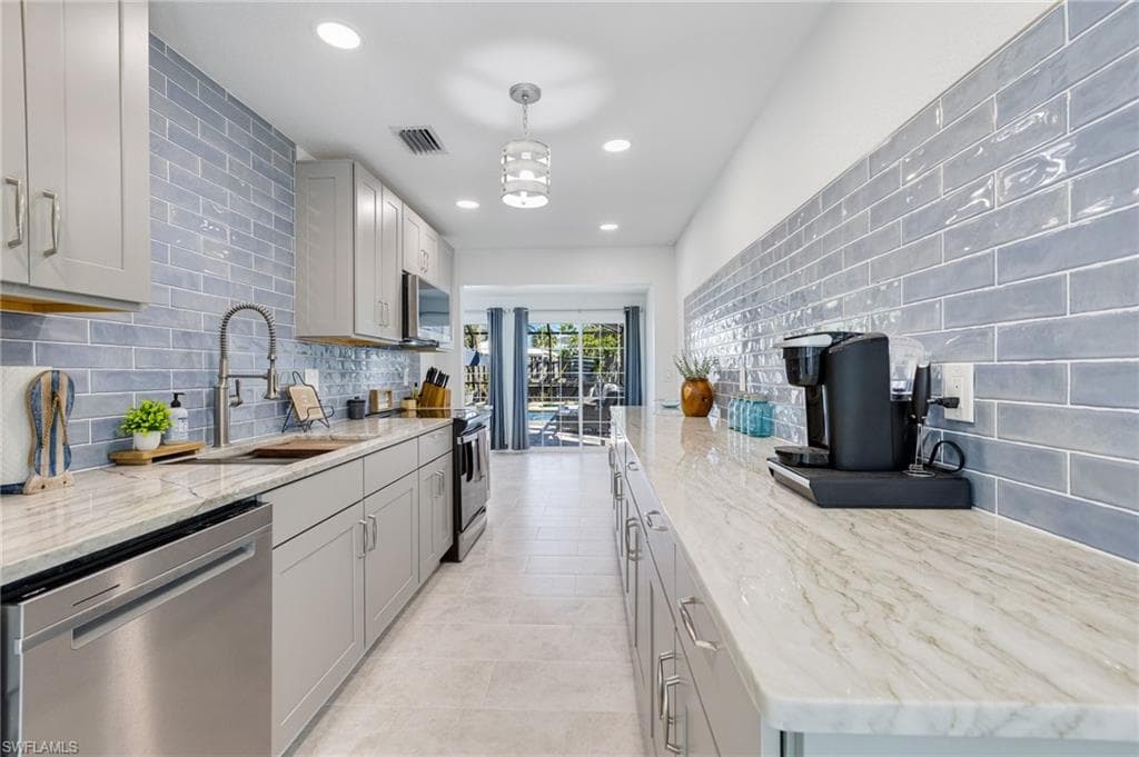 179 Hibiscus DR, FORT MYERS BEACH FL 33931-10