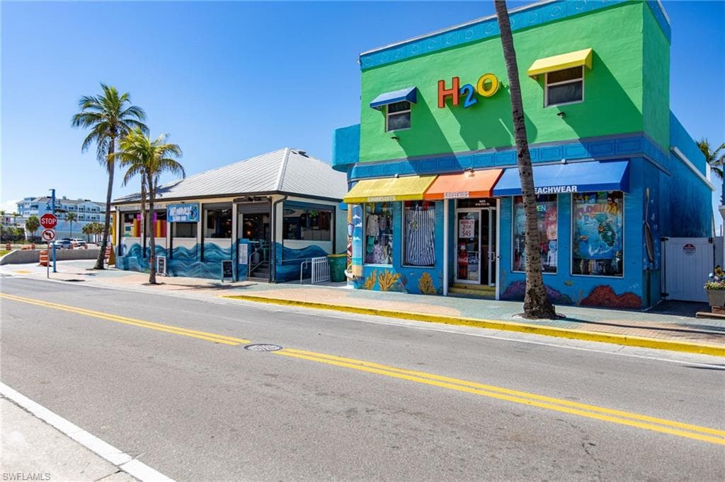 179 Hibiscus DR, FORT MYERS BEACH FL 33931-43