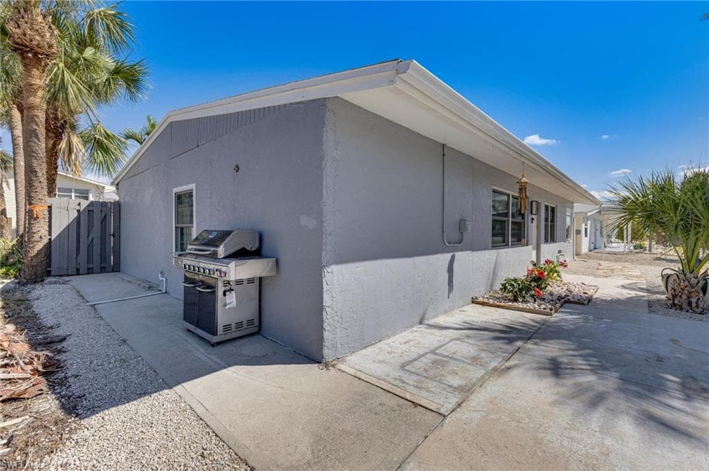 179 Hibiscus DR, FORT MYERS BEACH FL 33931-3