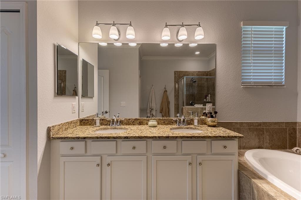 9231 Shadow Oak LN, NAPLES FL 34120-26