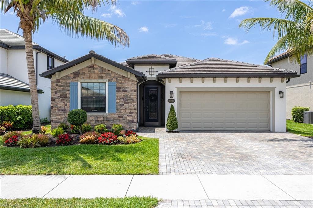 9231 Shadow Oak LN, NAPLES FL 34120-1