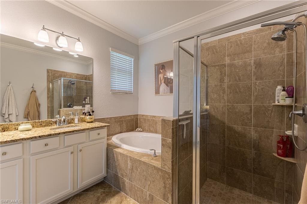 9231 Shadow Oak LN, NAPLES FL 34120-25