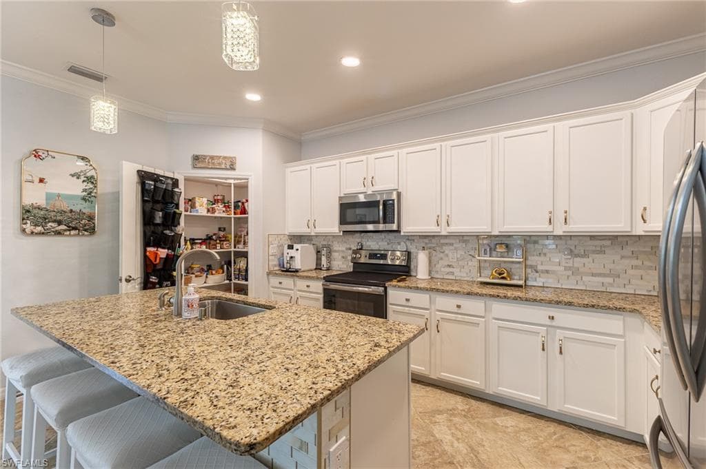 9231 Shadow Oak LN, NAPLES FL 34120-19