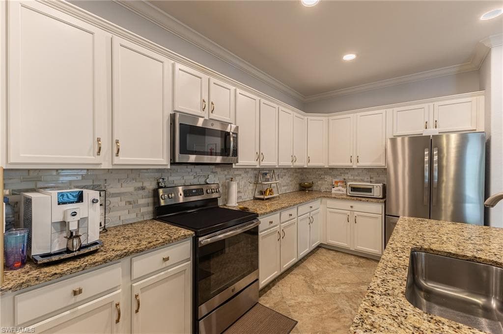 9231 Shadow Oak LN, NAPLES FL 34120-18