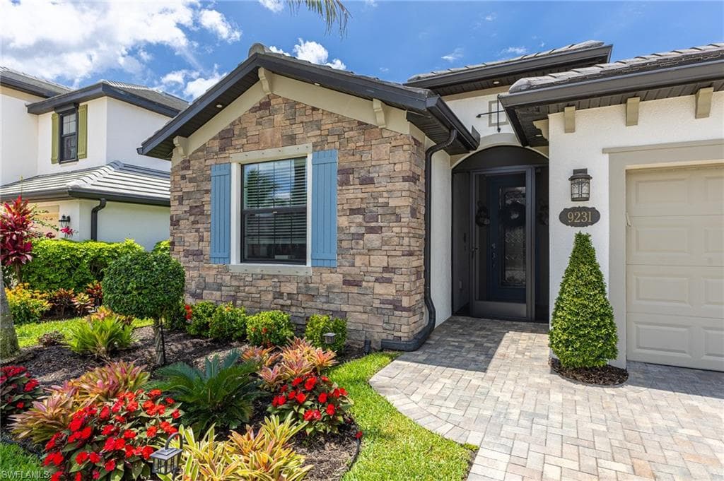 9231 Shadow Oak LN, NAPLES FL 34120-39