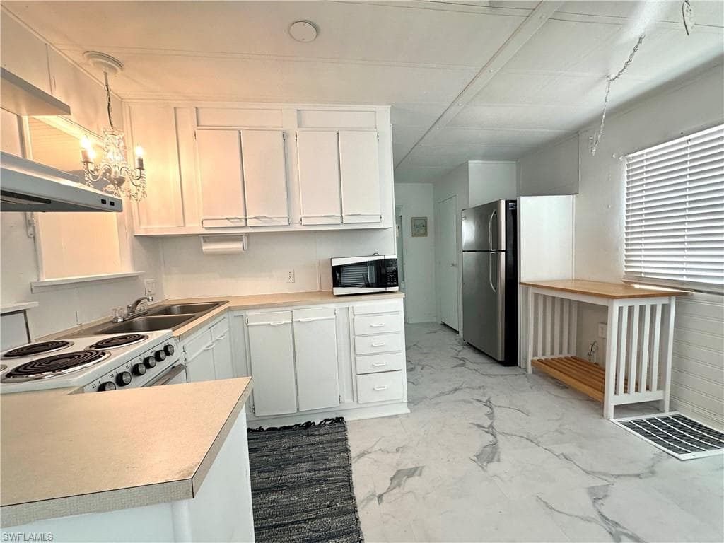 10740 Everglades Kite CIR, ESTERO FL 33928-11