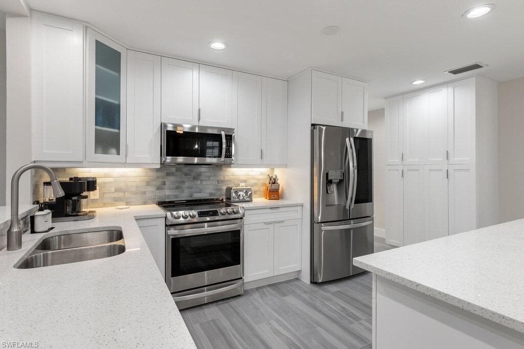 1100 Royal Palm DR, NAPLES FL 34103-1