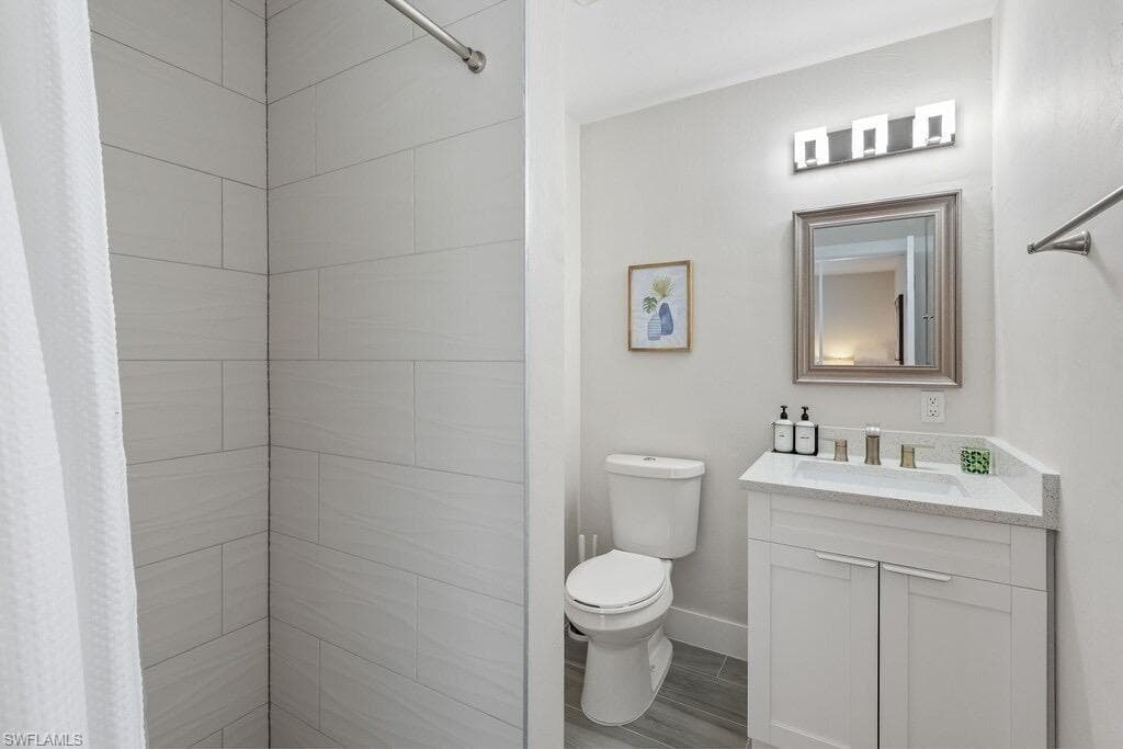 1100 Royal Palm DR, NAPLES FL 34103-16