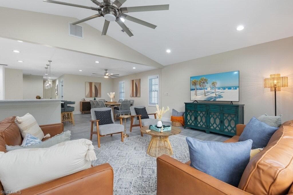 1100 Royal Palm DR, NAPLES FL 34103-8