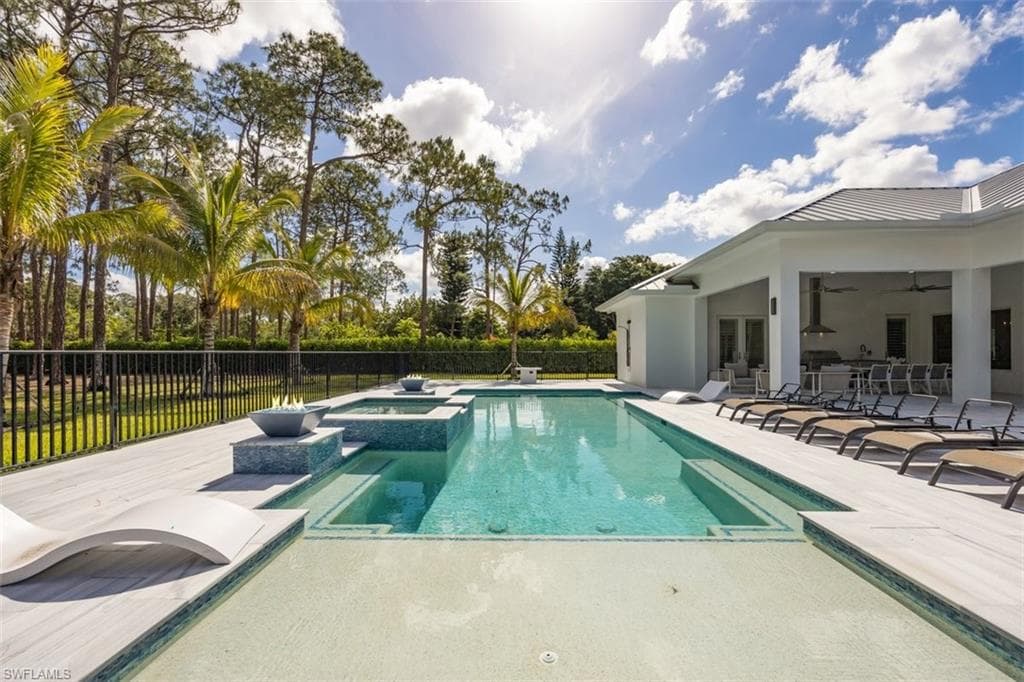 6145 Sea Grass LN, NAPLES FL 34116-26