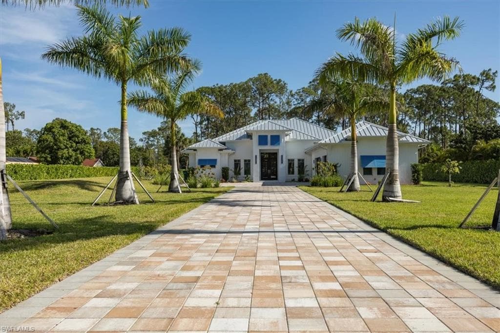 6145 Sea Grass LN, NAPLES FL 34116-1