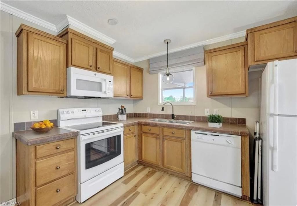 524 Menton LN, NAPLES FL 34112-1