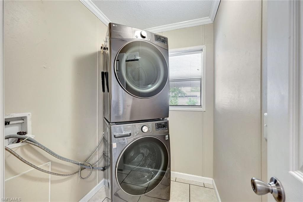 524 Menton LN, NAPLES FL 34112-24