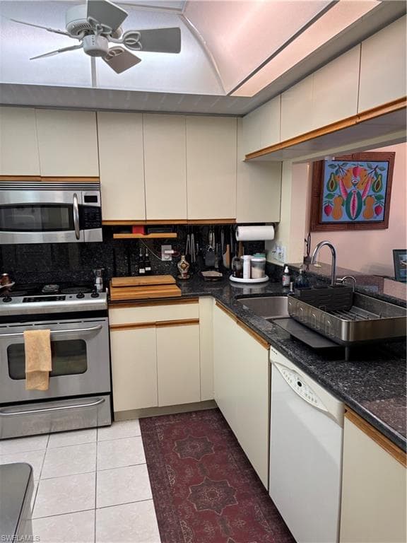 4983 Pepper CIR # 201, NAPLES FL 34113-9