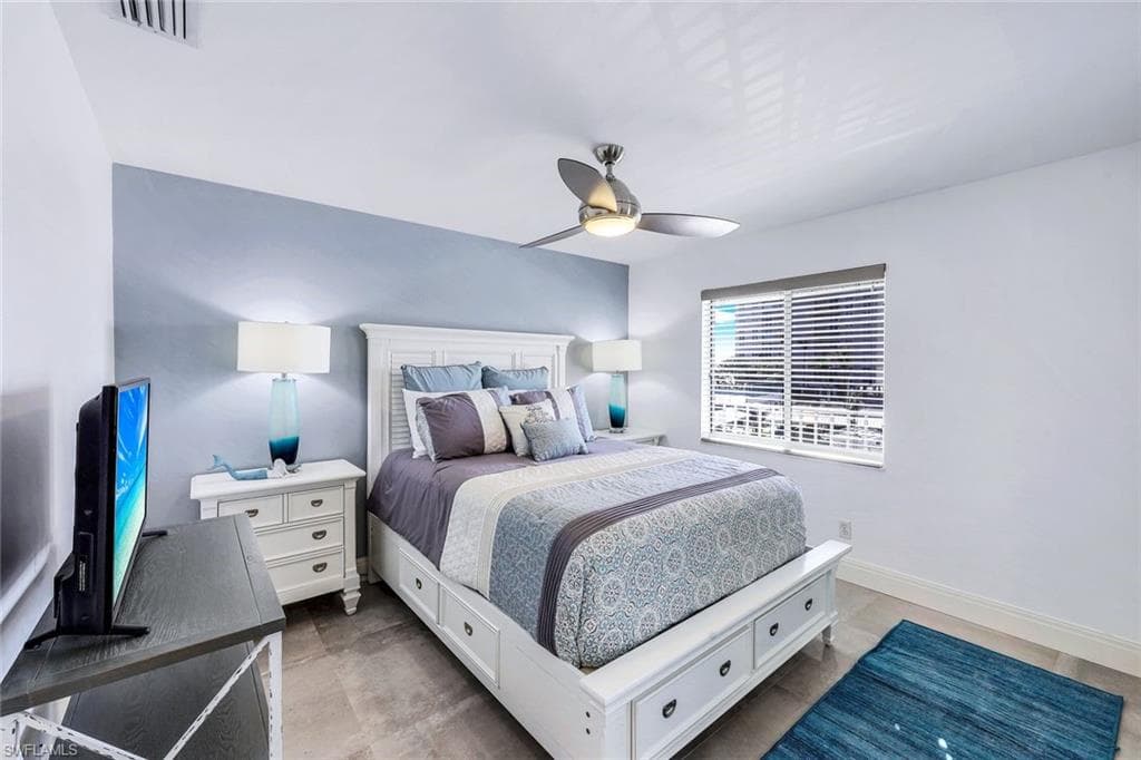 10684 Gulf Shore DR # B302, NAPLES FL 34108-11