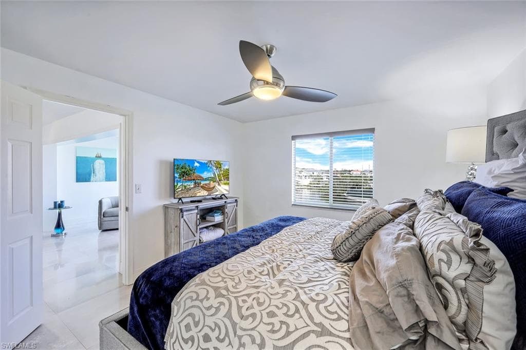 10684 Gulf Shore DR # B302, NAPLES FL 34108-10