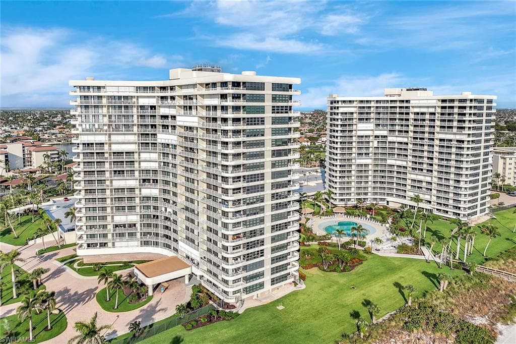 320 Seaview CT # 305, MARCO ISLAND FL 34145-26