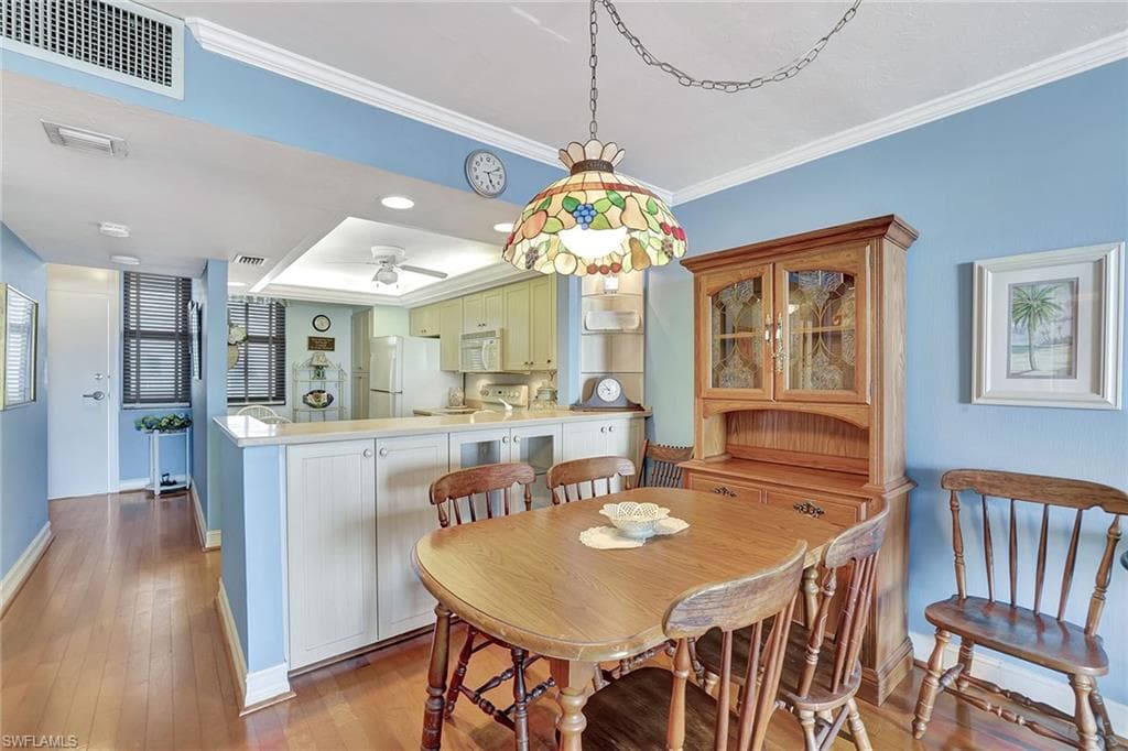 320 Seaview CT # 305, MARCO ISLAND FL 34145-15