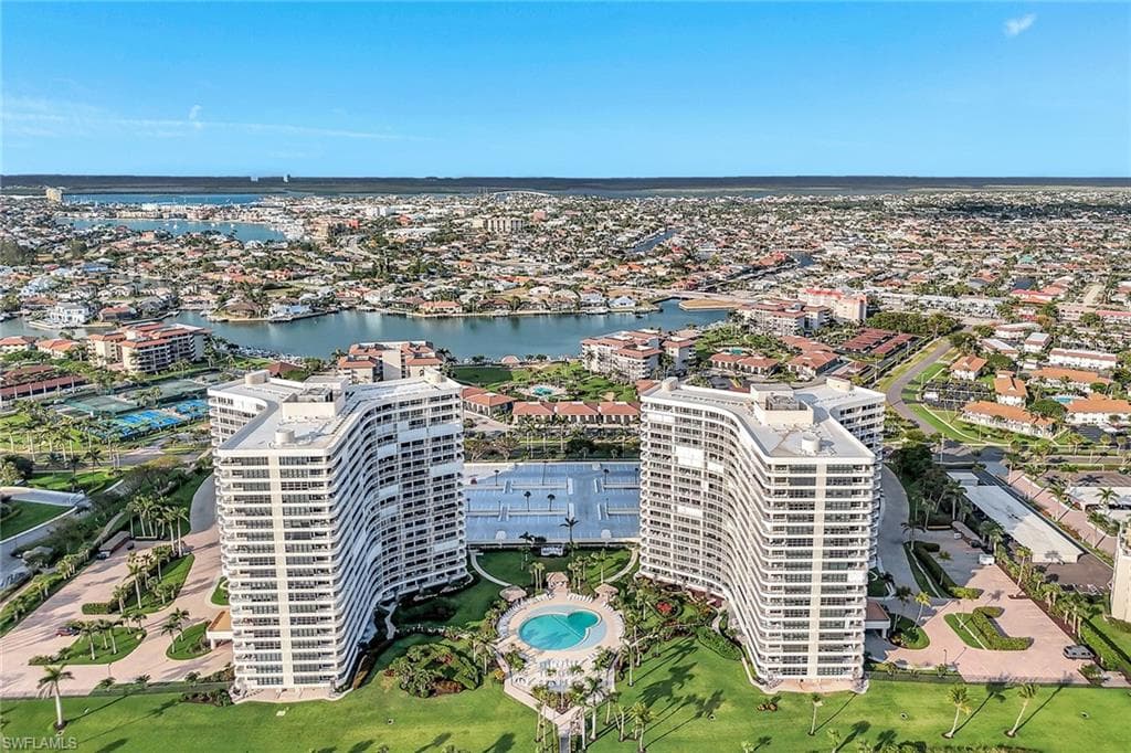 320 Seaview CT # 305, MARCO ISLAND FL 34145-27