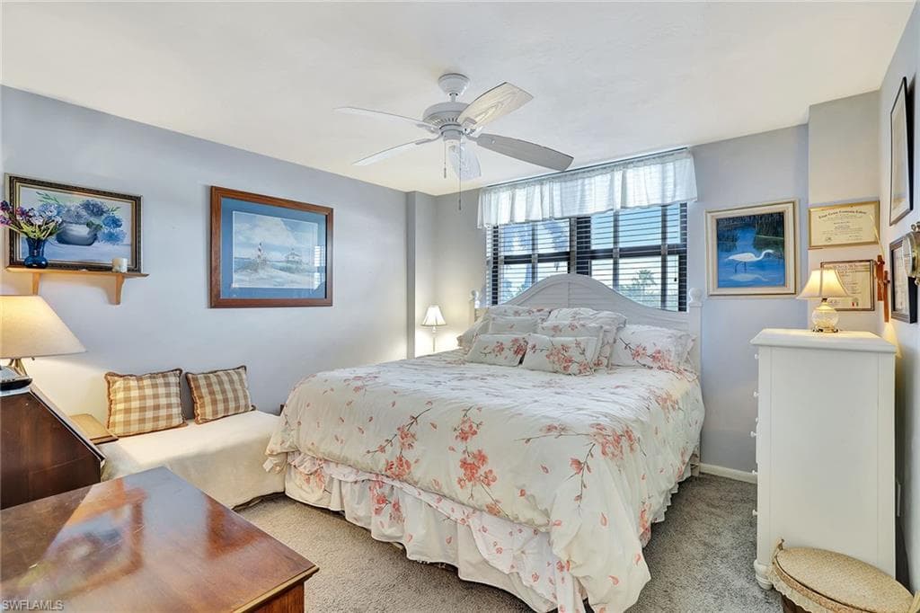 320 Seaview CT # 305, MARCO ISLAND FL 34145-19