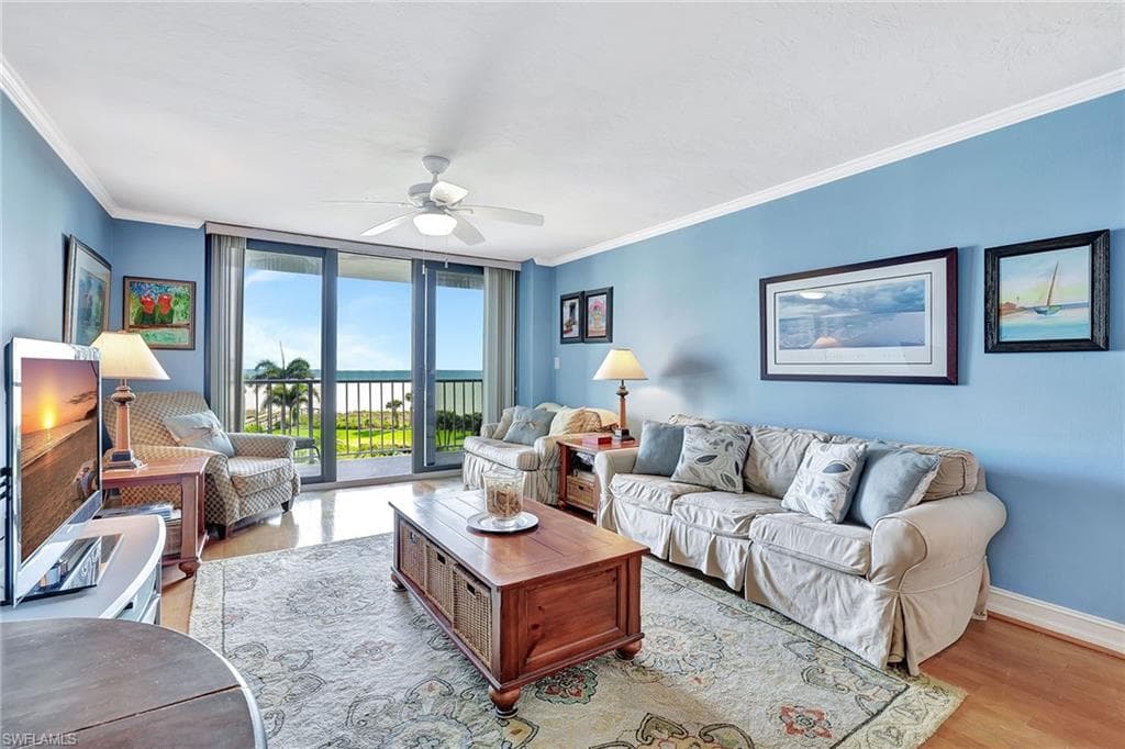 320 Seaview CT # 305, MARCO ISLAND FL 34145-8