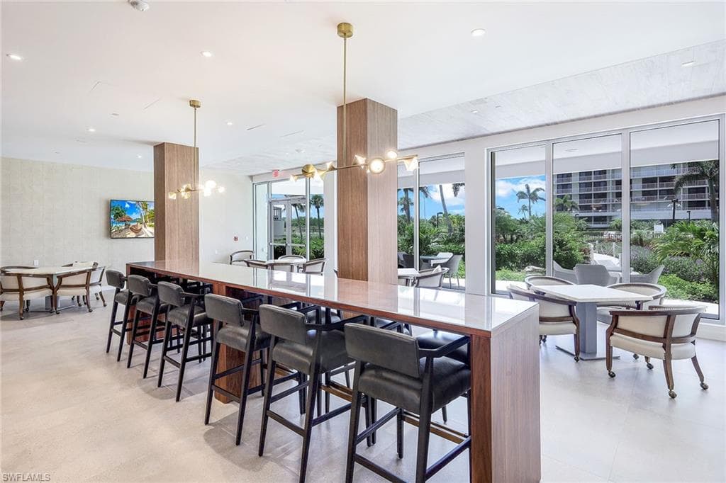 320 Seaview CT # 305, MARCO ISLAND FL 34145-37