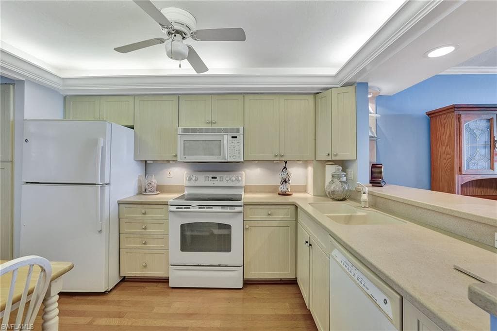 320 Seaview CT # 305, MARCO ISLAND FL 34145-9