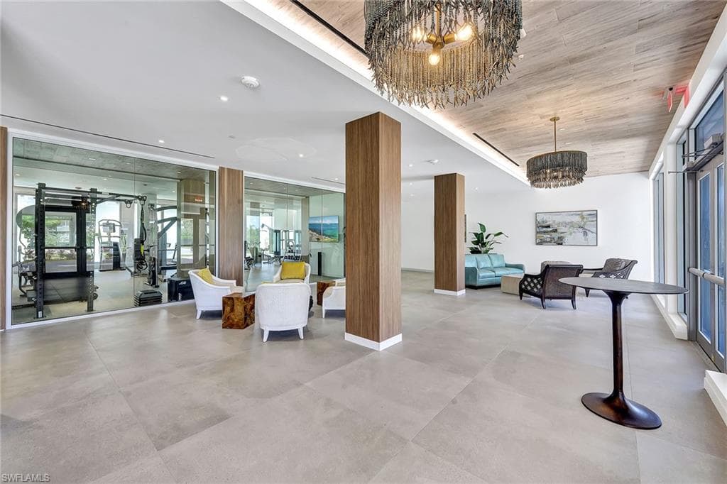 320 Seaview CT # 305, MARCO ISLAND FL 34145-32