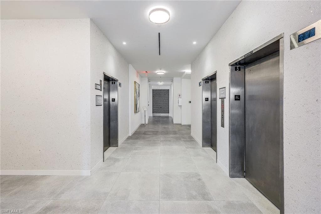 320 Seaview CT # 305, MARCO ISLAND FL 34145-34