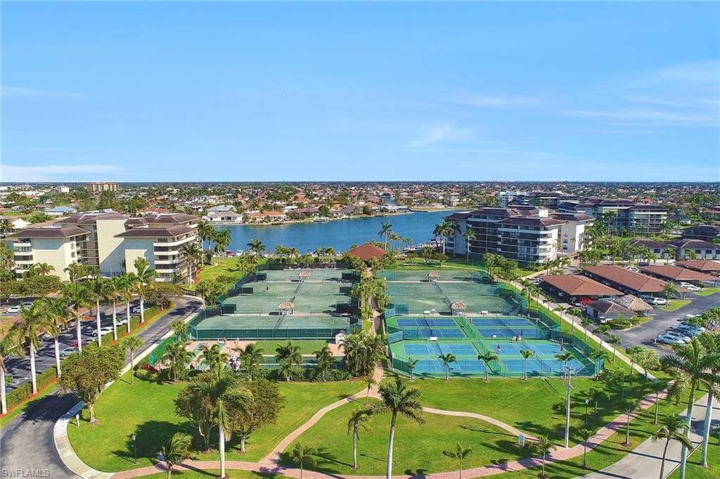 320 Seaview CT # 305, MARCO ISLAND FL 34145-30