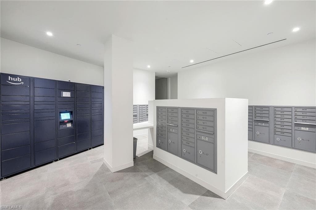 320 Seaview CT # 305, MARCO ISLAND FL 34145-38