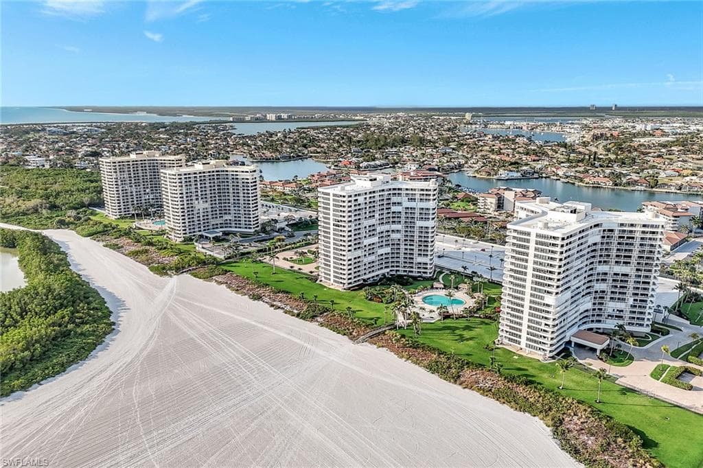 320 Seaview CT # 305, MARCO ISLAND FL 34145-28