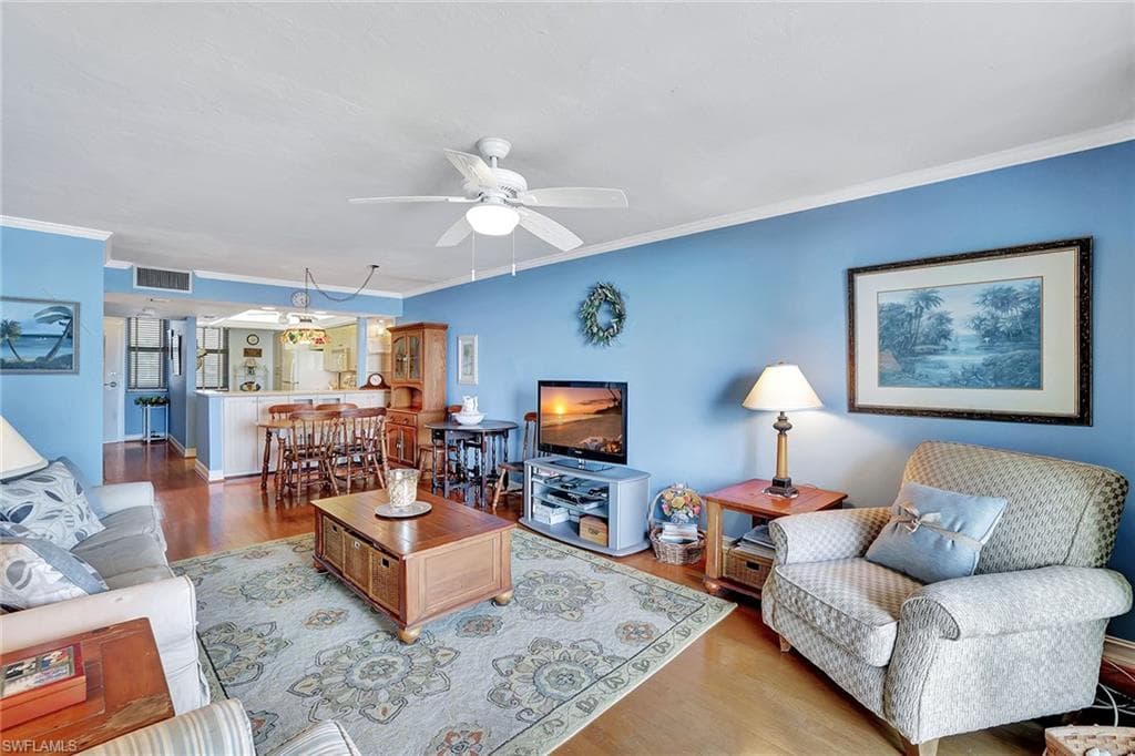 320 Seaview CT # 305, MARCO ISLAND FL 34145-7